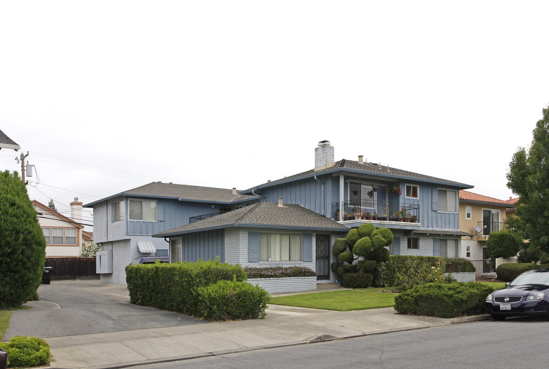 683 Grand Coulee Ave in Sunnyvale, CA - Building Photo