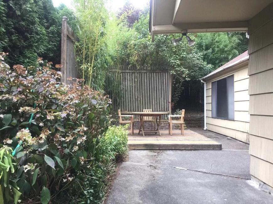12045 25th Ave NE in Seattle, WA - Foto de edificio