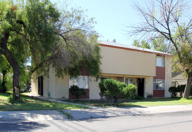 7919 E Kimsey Ln in Scottsdale, AZ - Foto de edificio - Building Photo