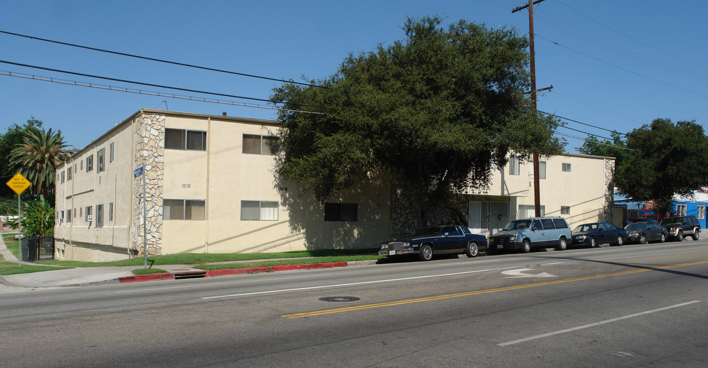 The Highland in Los Angeles, CA - Building Photo