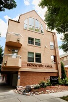 Brownstone Manor in Denver, CO - Building Photo