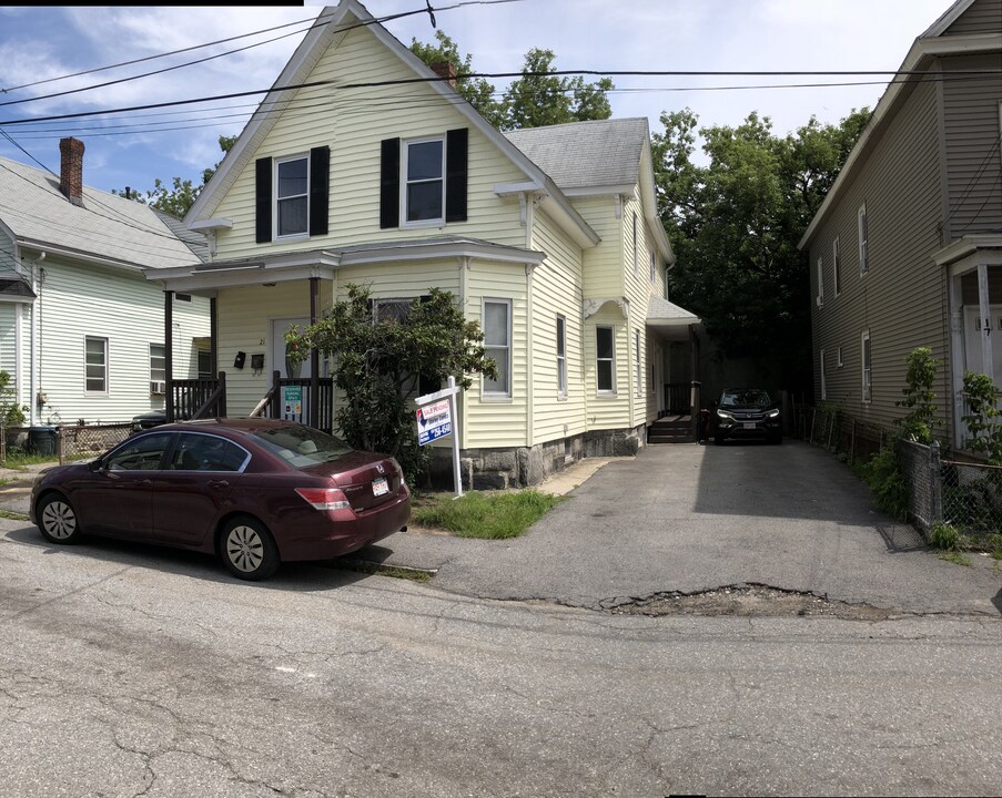 21 Middlesex Park, Unit 1st floor unit in Lowell, MA - Building Photo