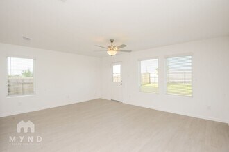 2733 Mistwood Dr in Fort Worth, TX - Building Photo - Building Photo