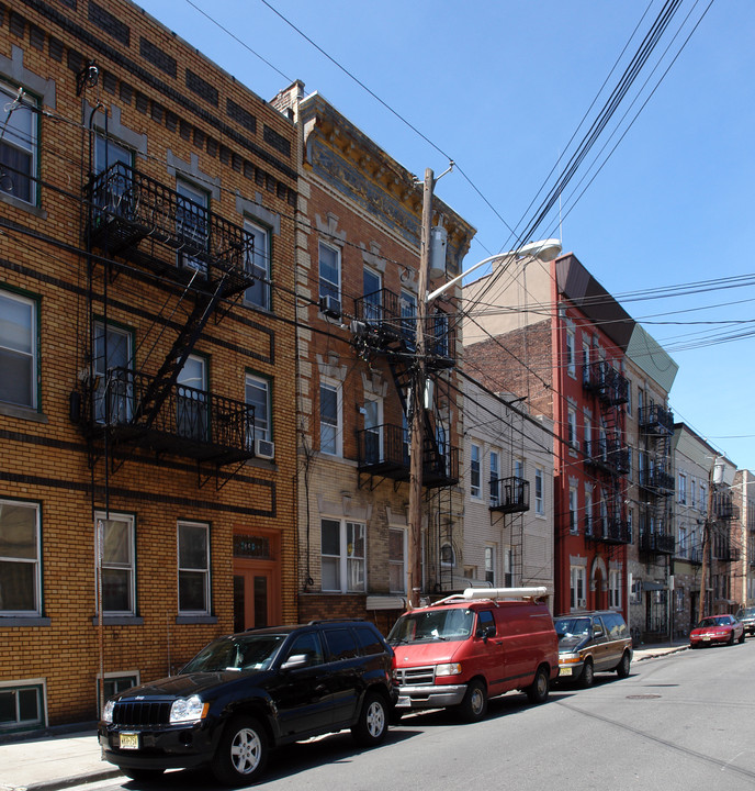 82 Nichols St in Newark, NJ - Building Photo