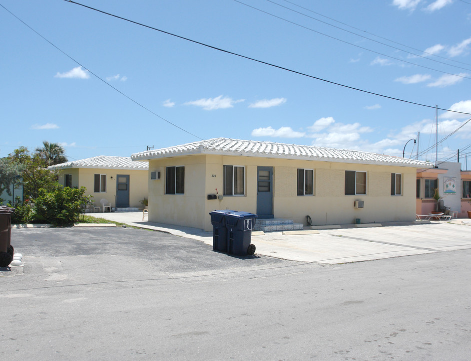 326 Roosevelt St in Hollywood, FL - Building Photo