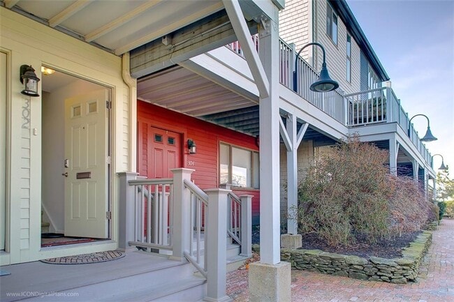 302 Swans Wharf Row in Newport, RI - Building Photo - Building Photo