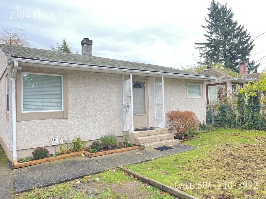 2304 Mouldstade Rd in Abbotsford, BC - Building Photo