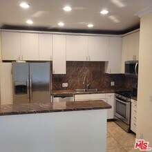1064 S Shenandoah St-Unit -201 in Los Angeles, CA - Building Photo - Building Photo