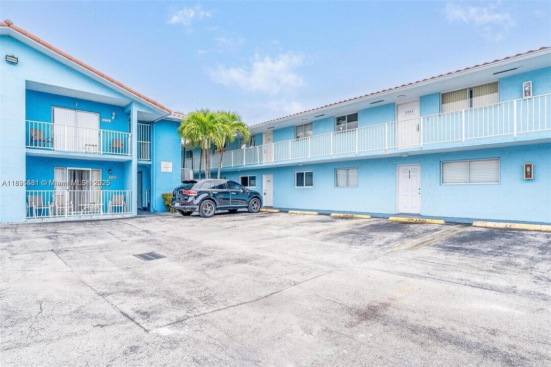 5736 W 26th Ave in Hialeah, FL - Building Photo