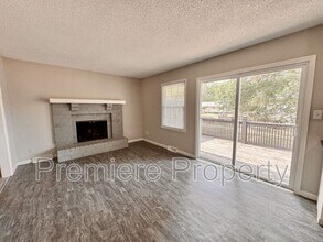 312 NW Moore St in Lee's Summit, MO - Building Photo - Building Photo