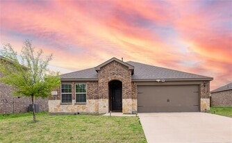 4112 Fitzgerald Ave in Aubrey, TX - Building Photo