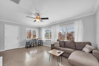 3623 W Gray St in Tampa, FL - Building Photo - Building Photo