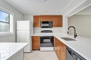 10585 Royal Palm Blvd, Unit 10585 in Coral Springs, FL - Building Photo