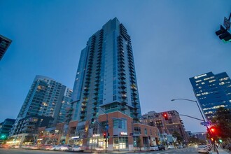 800 The Mark Ln in San Diego, CA - Foto de edificio - Building Photo