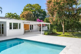 8295 SW 116th St in Miami, FL - Building Photo - Building Photo