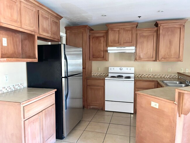 1303 W Kiwi, Unit 4 in Pharr, TX - Building Photo - Building Photo