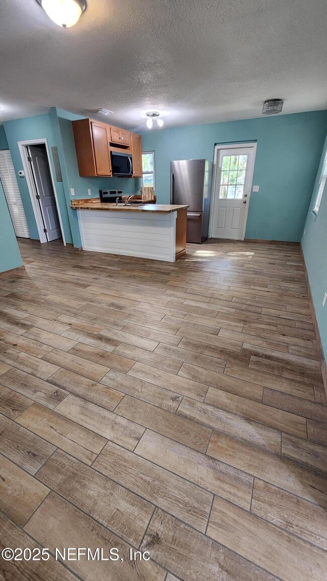 4111 Ruby Dr W in Jacksonville, FL - Building Photo - Building Photo