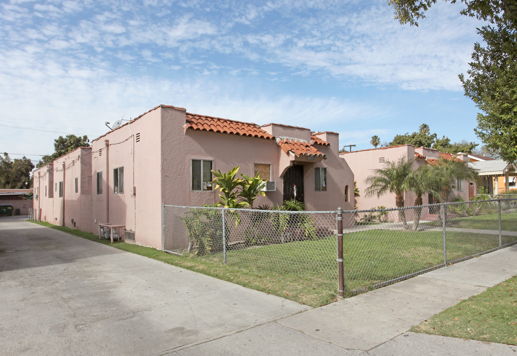 8127-8131 Chestnut Ave in South Gate, CA - Foto de edificio