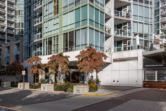 Marinaside Resort Residences in Vancouver, BC - Building Photo - Building Photo