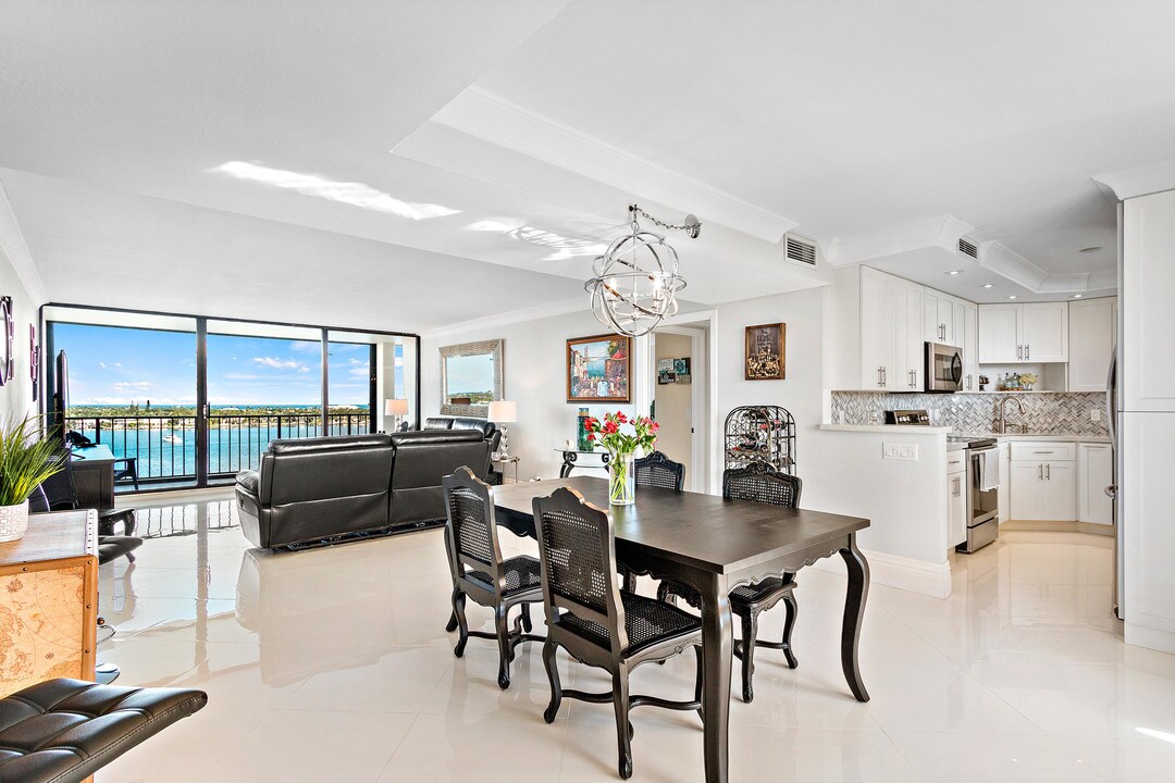 130 Lakeshore Dr-Unit -1021 in North Palm Beach, FL - Building Photo