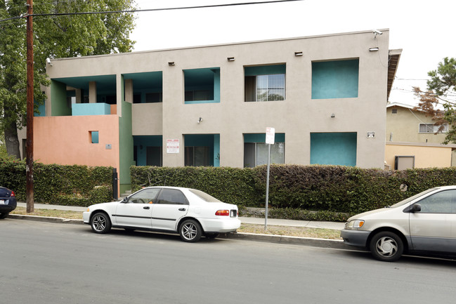 15258 Gresham St in North Hills, CA - Foto de edificio - Primary Photo