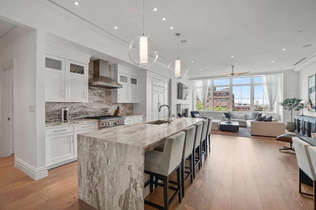 32 Derne St, Unit 2 in Boston, MA - Foto de edificio