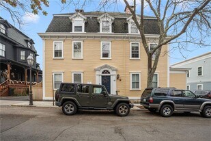 35 Pelham St in Newport, RI - Building Photo