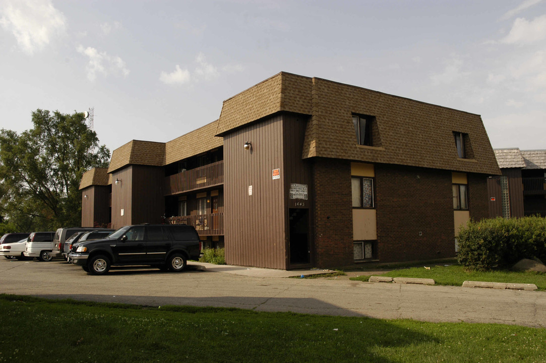 1643 Mulberry Ct in Elgin, IL - Foto de edificio