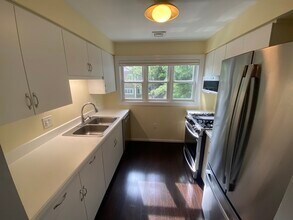 1 Angela Ln, Unit #1 in Watertown, MA - Foto de edificio - Building Photo