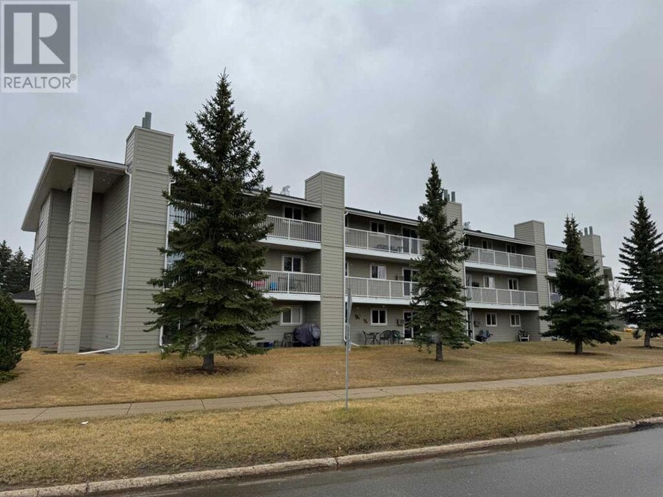 3009-57A 57a Ave in Lloydminster, AB - Building Photo