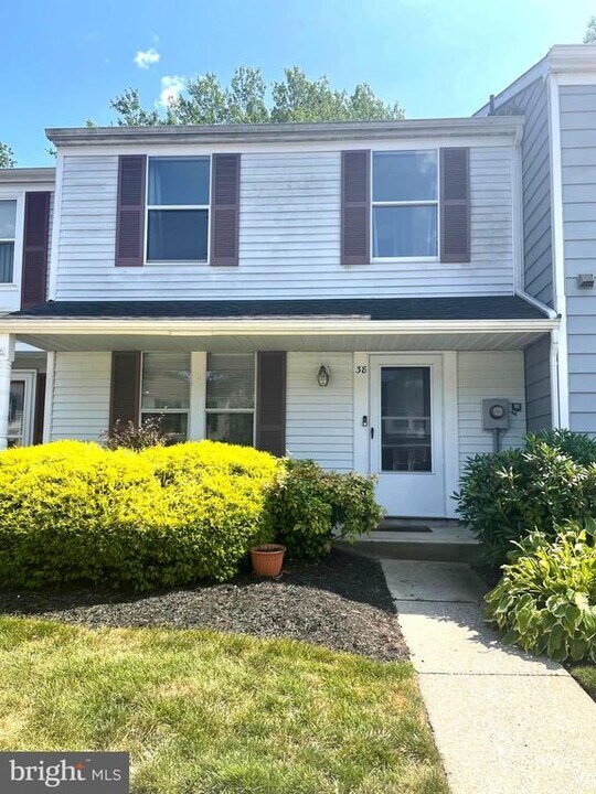 38 Waterview Ct in Evesham, NJ - Building Photo