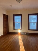 216 Elm St, Unit 2 in Everett, MA - Foto de edificio - Building Photo