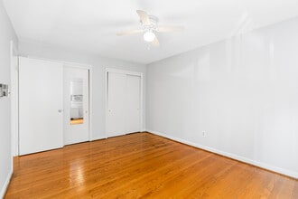 Ballston Garden Apartments in Arlington, VA - Building Photo - Interior Photo