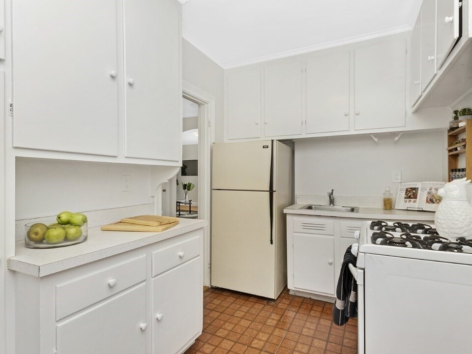 114 Park St, Unit 3 in Brookline, MA - Building Photo