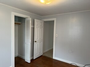 58 Cypress St in Teaticket, MA - Building Photo - Building Photo