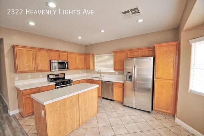 2322 Heavenly Lights Ave in Las Vegas, NV - Foto de edificio - Building Photo