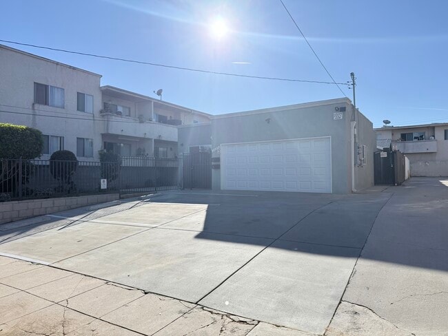 1025 Edith Ave in Alhambra, CA - Foto de edificio - Building Photo