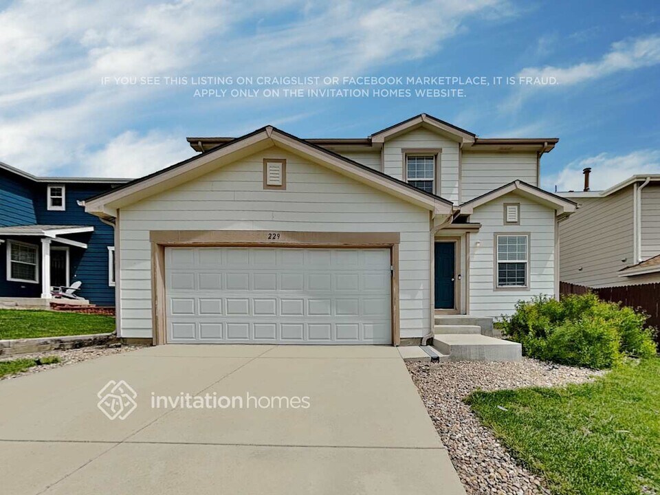 229 Monares Ln in Erie, CO - Building Photo