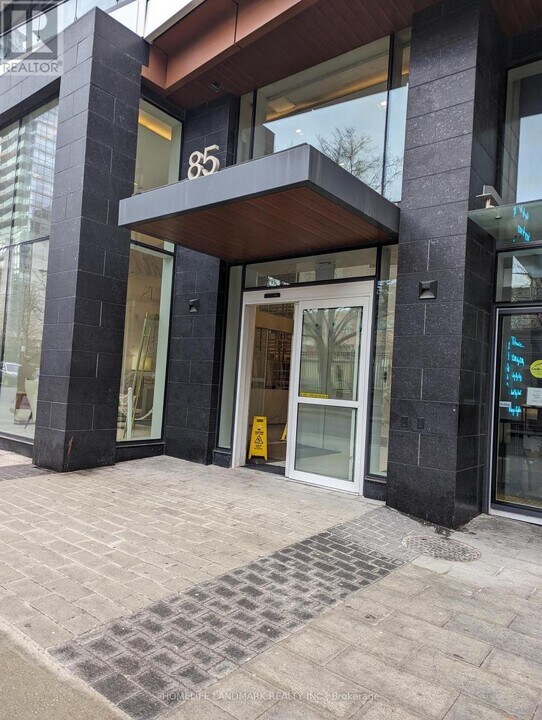 1602-1685 WOOD St in Toronto, ON - Building Photo