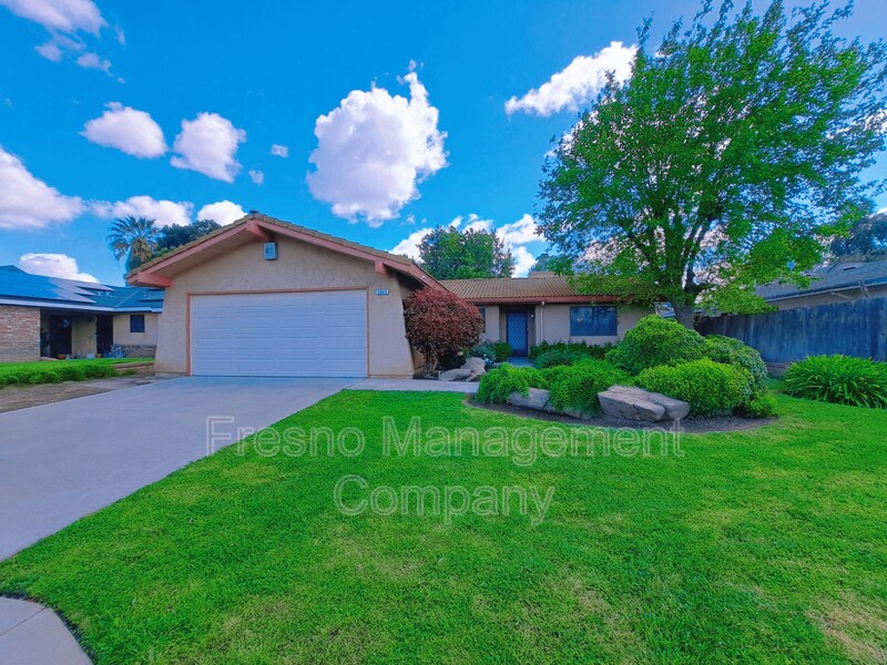 3645 Sunnyside Ave in Clovis, CA - Building Photo