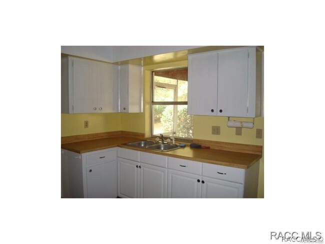 9081 N Golfview Dr in Citrus Springs, FL - Building Photo - Building Photo