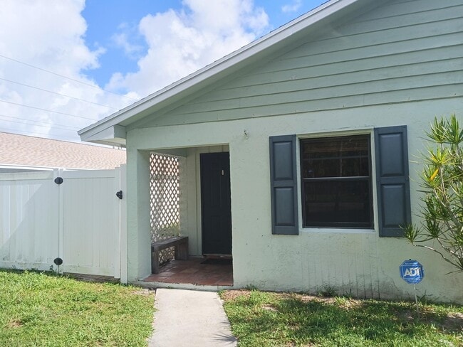 4374 Walden Cir in Greenacres, FL - Building Photo - Building Photo