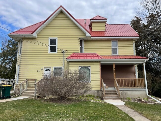 216 S. College Avenue, Unit Upper Unit in Fox Lake, WI - Building Photo - Building Photo