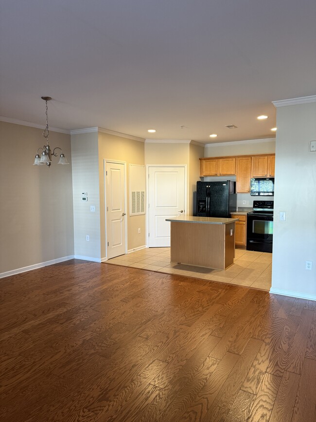 6801 Hanesbrook Cir, Unit 203 in Clemmons, NC - Foto de edificio - Building Photo