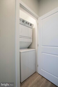 2441 Mutter St photo'