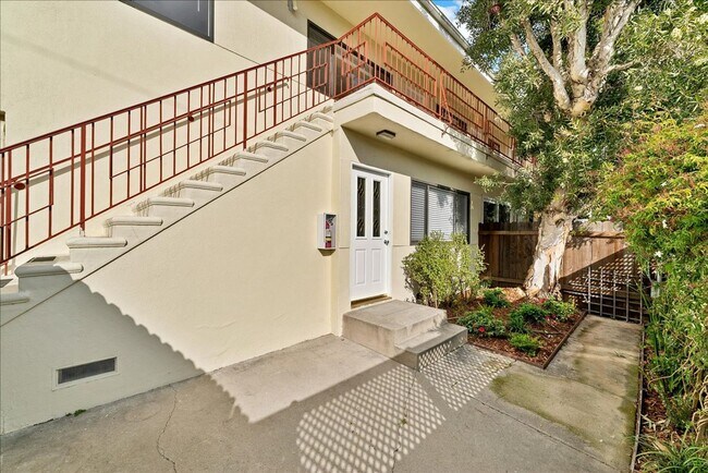 1739 Washington Way-Unit -UNIT 01 in Los Angeles, CA - Building Photo - Building Photo