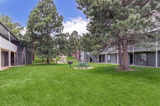 Green Mountain Apartments in Lakewood, CO - Building Photo - Building Photo