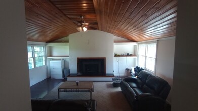 45 Longfellow Dr in Mastic Beach, NY - Building Photo - Building Photo