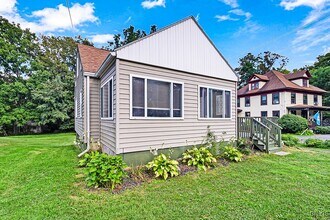 127 1/2-122 Oxford Rd in New Hartford, NY - Building Photo - Building Photo