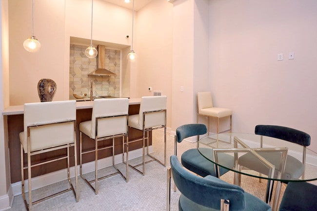 The Fairfax Apartments in Norfolk, VA - Building Photo - Interior Photo